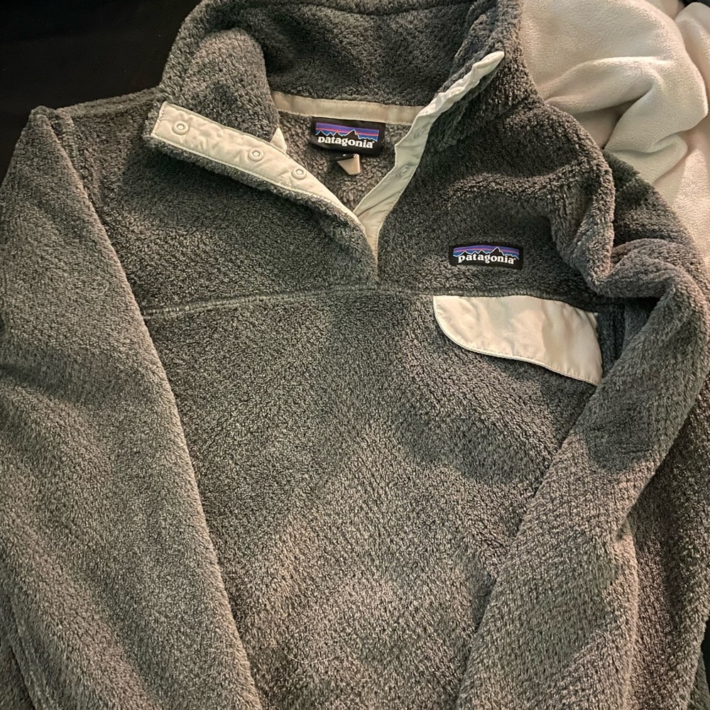 (Authentic) Patagonia W's Re-Tool Snap-T Pullover,
size small.